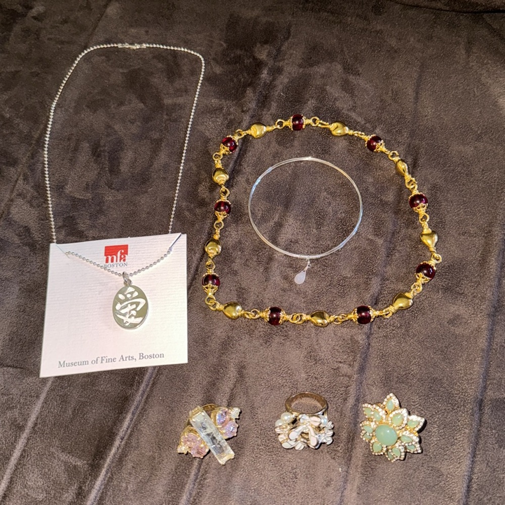 Costume jewelry bundle, like new!